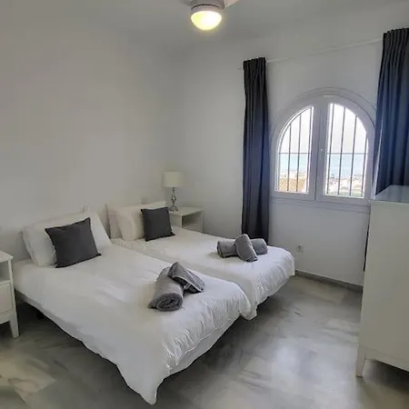 Luxury 4 Bed Townhouse Duquesa With Breathtaking Views Close To Port And Manilva