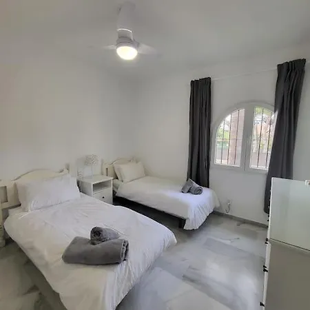 Luxury 4 Bed Townhouse Duquesa With Breathtaking Views Close To Port And Apartment *