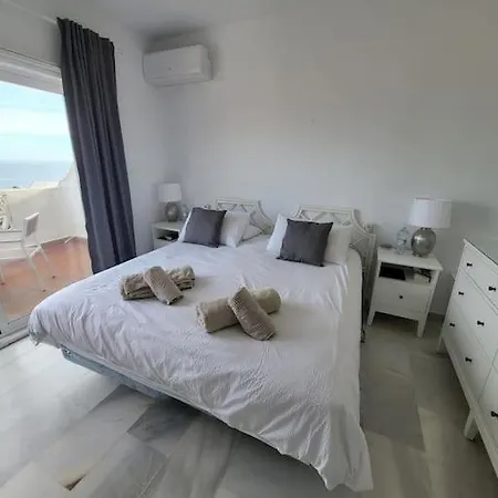 Luxury 4 Bed Townhouse Duquesa With Breathtaking Views Close To Port And