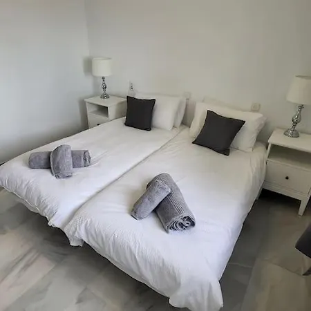 Luxury 4 Bed Townhouse Duquesa With Breathtaking Views Close To Port And Apartment