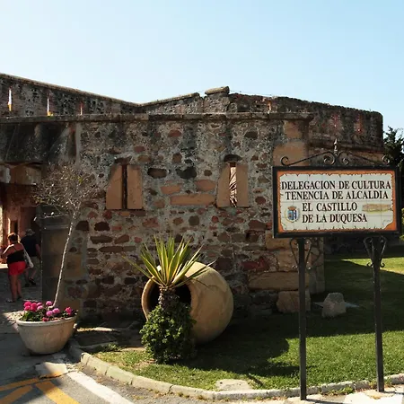 Luxury 4 Bed Townhouse Duquesa With Breathtaking Views Close To Port And Apartment *